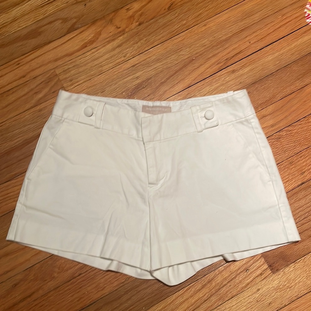 Banana Republic white “ryan” chino shorts (size 2)